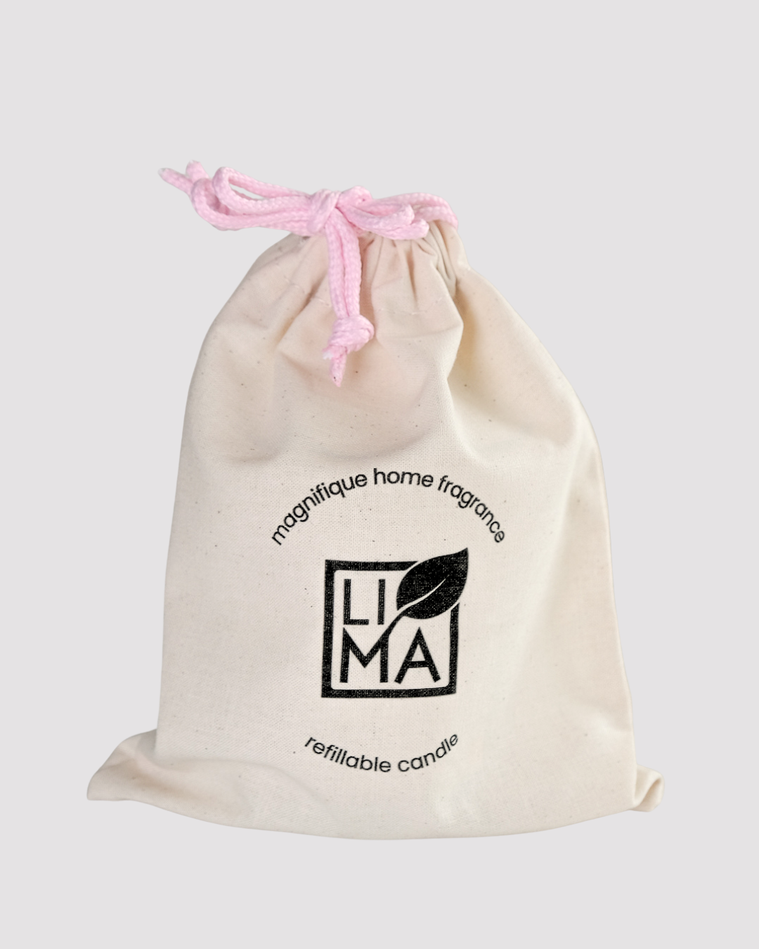 Ein Baumwollbeutel für die große Kerze, versehen mit dem LIMA-Logo