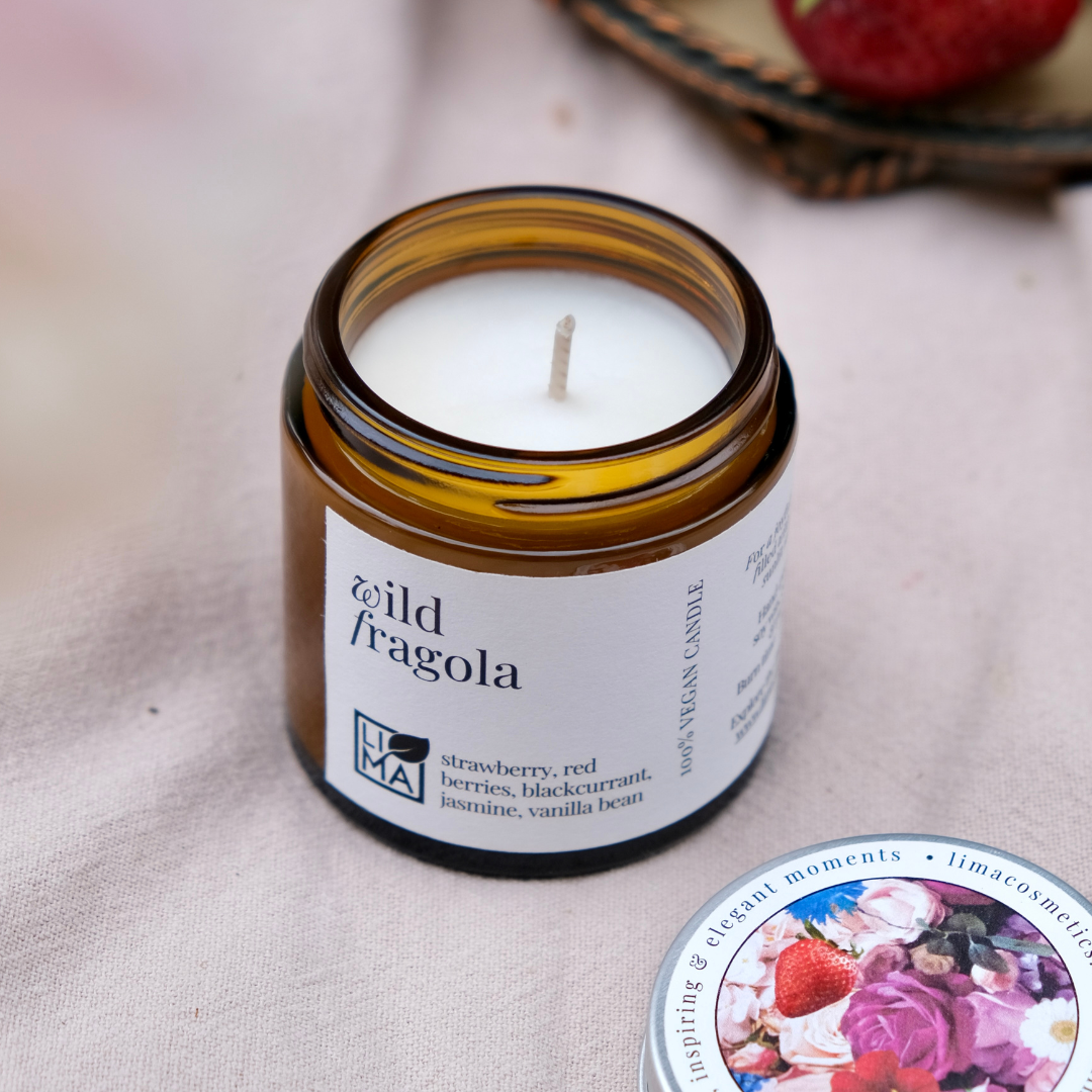 Duftkerze im Braunglas mit Erdbeerduft