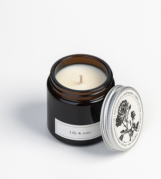 Lily & rose soy wax candle