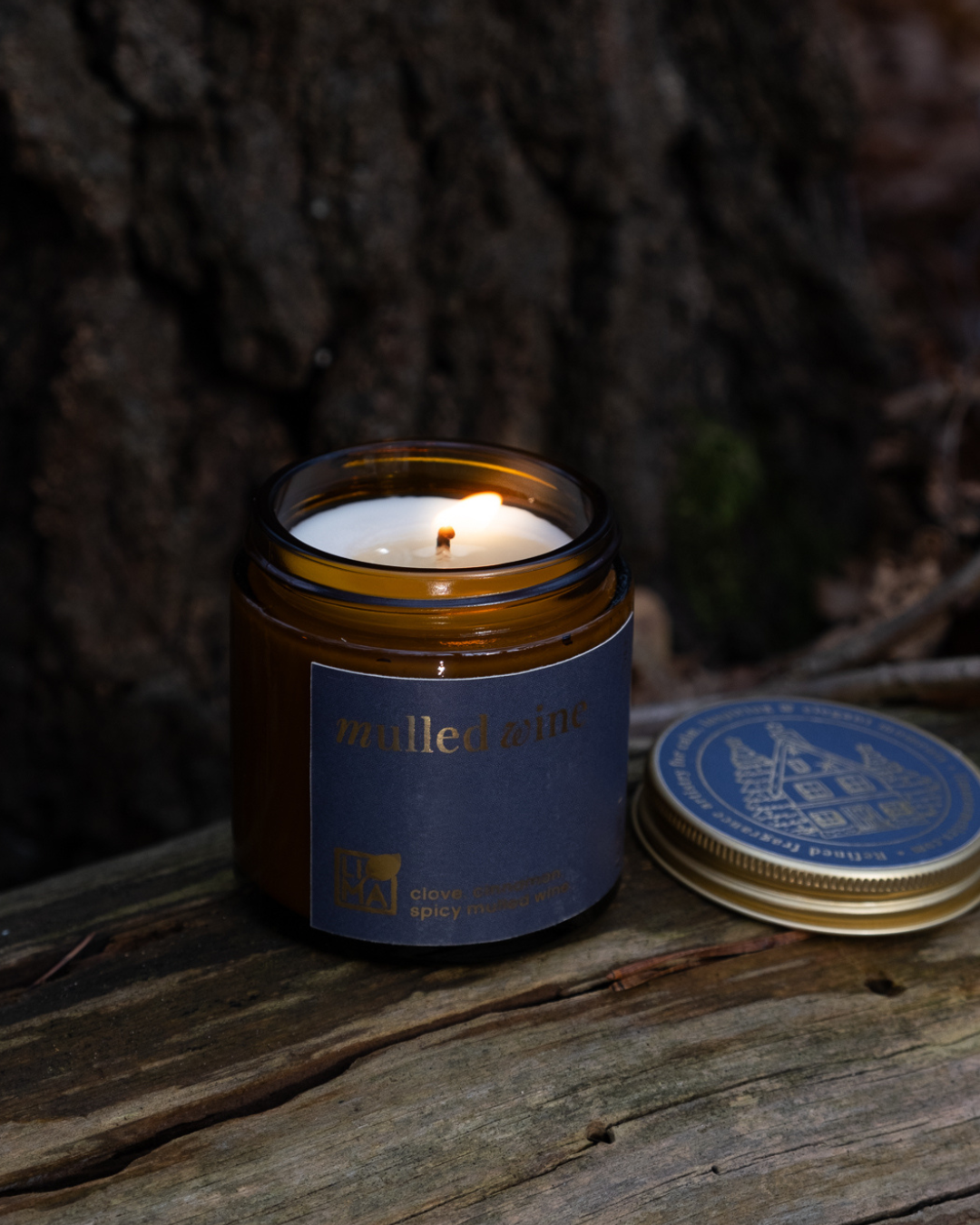 LIMA Mulled Wine Adventskerze mit natürlichen Ölen für eine festliche Atmosphäre.