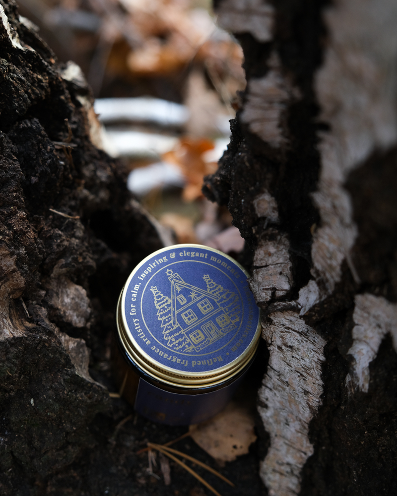 
                  
                    Sage Adventskerze mit natürlichem Salbei- und Rosenaroma für entspannte Wintermomente.
                  
                