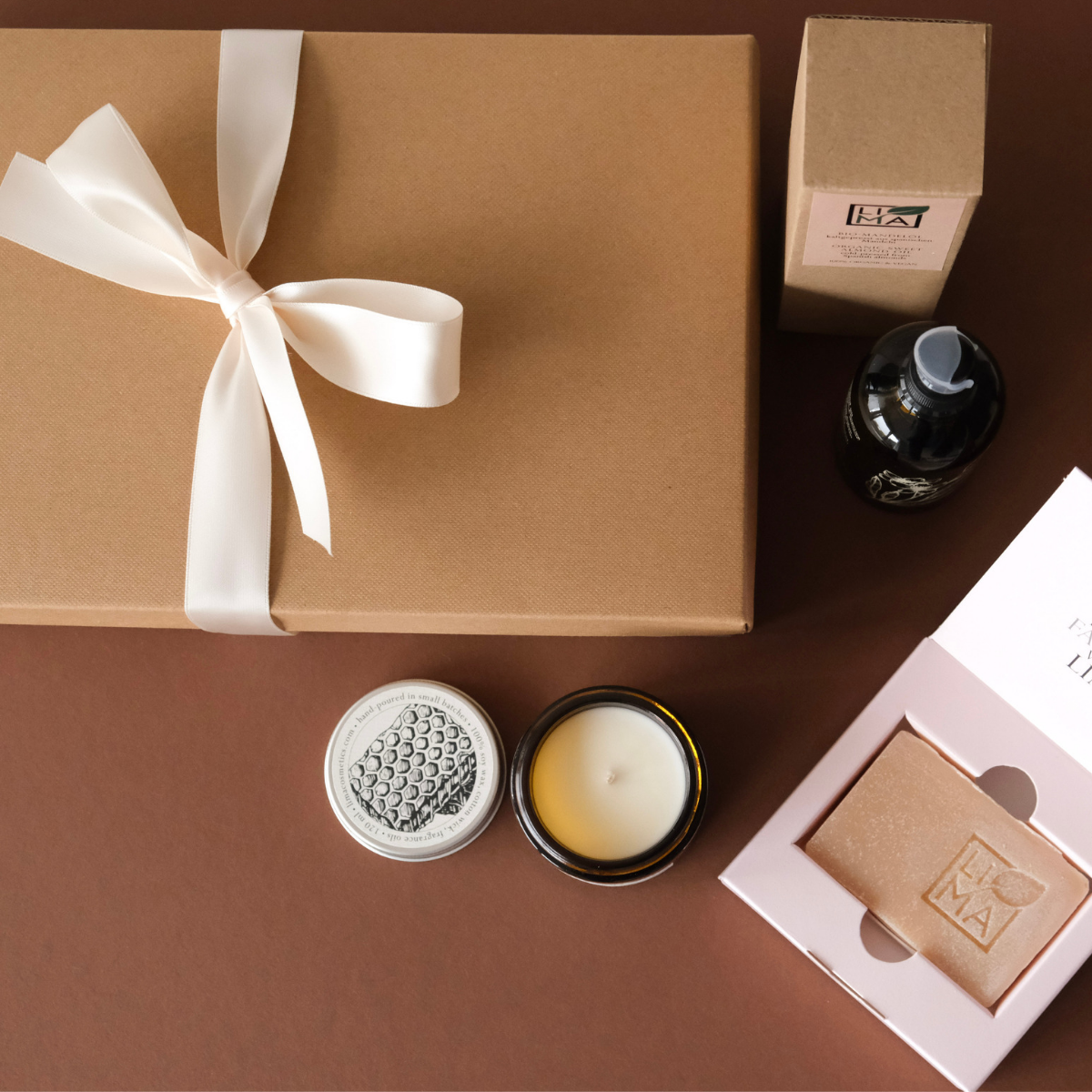 Handmade natural organic soap, dry shampoo, spa, beauty skincare gift  package concept. Small business, ethical shopping idea. Presents packed in  plastic free, craft gift boxes Stock Photo | Adobe Stock